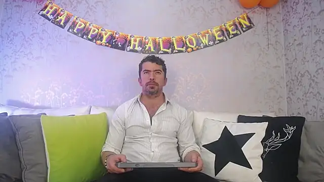Snapshot of JuanKarloz_ chatting on 10.16.25 JuanKarloz online show from 10.16.25