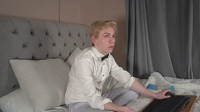 Snapshot of scottishtwink01 chatting on 02.22.26 scottishtwink01 online show from 02.22.26