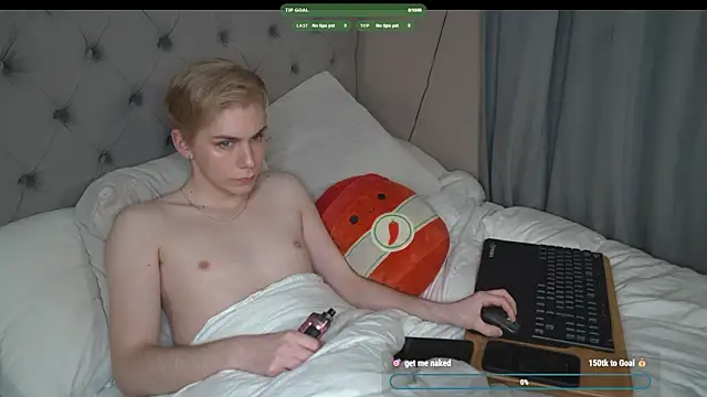 Snapshot of scottishtwink01 chatting on 03.09.26 scottishtwink01 online show from 03.09.26