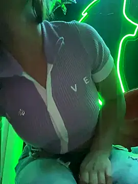 MelanyBabeee2 online show from 12.19.25