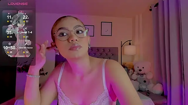 Snapshot of OxanaFedorova1- chatting on 05.21.26 OxanaFedorova1- online show from 05.21.26