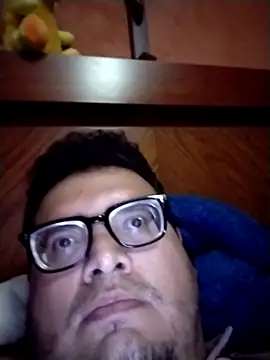 Snapshot of Santiagoqro85 chatting on 10.01.25 Santiagoqro85 online show from 10.01.25