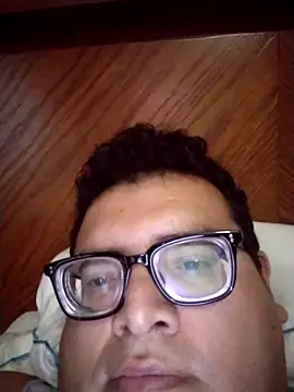 Snapshot of Santiagoqro85 chatting on 10.02.25 Santiagoqro85 online show from 10.02.25