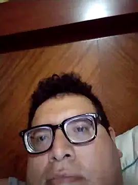 Snapshot of Santiagoqro85 chatting on 10.04.25 Santiagoqro85 online show from 10.04.25