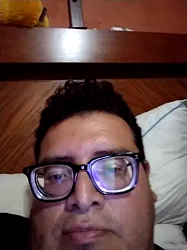 Snapshot of Santiagoqro85 chatting on 10.05.25 Santiagoqro85 online show from 10.05.25