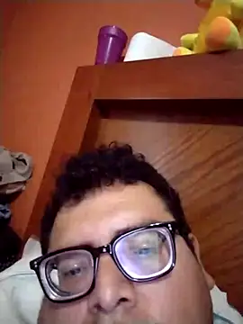 Snapshot of Santiagoqro85 chatting on 10.12.25 Santiagoqro85 online show from 10.12.25