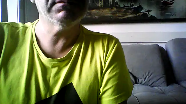 Snapshot of tuplaceroll chatting on 10.20.25 tuplaceroll online show from 10.20.25