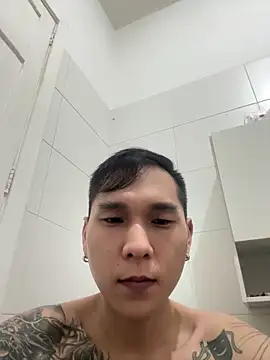 Snapshot of samuelcher chatting on 10.01.25 samuelcher online show from 10.01.25