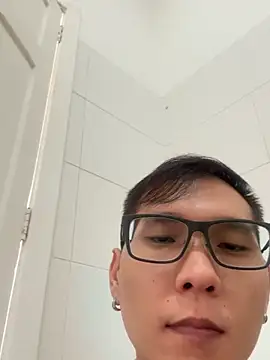 Snapshot of samuelcher chatting on 10.08.25 samuelcher online show from 10.08.25