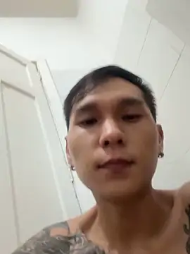 Snapshot of samuelcher chatting on 10.18.25 samuelcher online show from 10.18.25