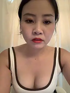 Snapshot of wly2028 chatting on 10.04.25 wly2028 online show from 10.04.25