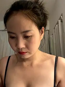 Snapshot of wly2028 chatting on 10.18.25 wly2028 online show from 10.18.25
