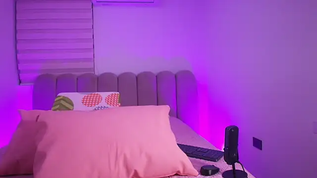 abbyrouss  online show from 11.28.25