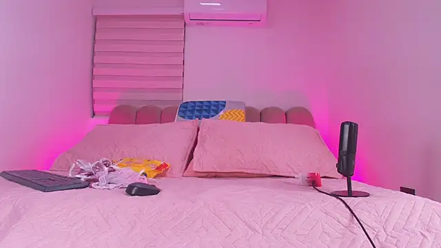 abbyrouss  online show from 11.30.25