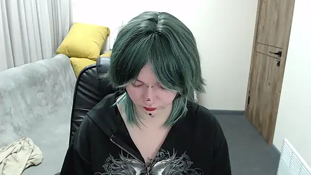 Nika Snow online show from 10.17.25