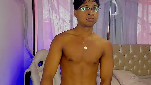 Snapshot of cassian_gold chatting on 10.18.25 cassian gold online show from 10.18.25