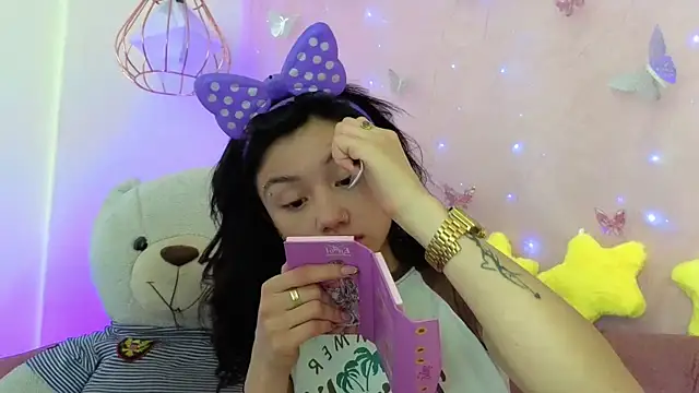 april bennett online show from 11.27.25