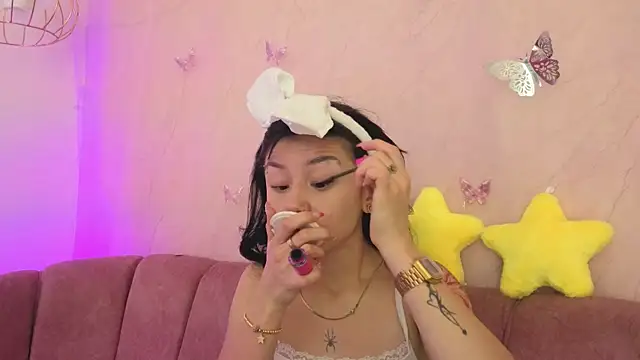 april bennett online show from 12.20.25