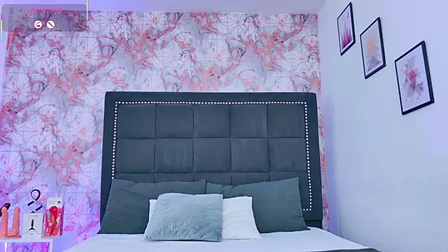 Snapshot of Luna_Riddle chatting on 10.03.25 Luna Riddle online show from 10.03.25