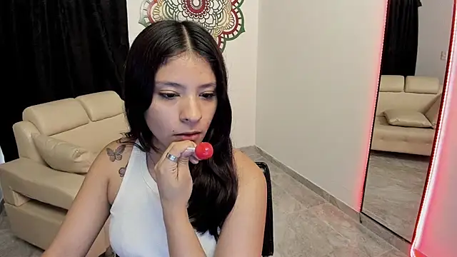 Snapshot of Candy_fox_19 chatting on 02.20.26 Candy fox 19 online show from 02.20.26