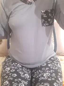 Snapshot of Lamya-dalo3a chatting on 11.22.25 Lamya-dalo3a online show from 11.22.25