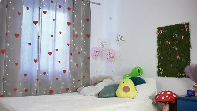 Snapshot of PetiteAlien chatting on 02.23.26 PetiteAlien online show from 02.23.26