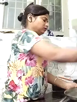 Hot-Pooja25 online show from 04.11.26