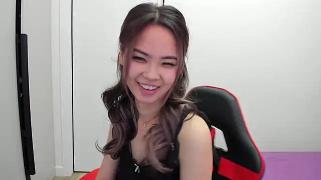 Snapshot of Maakimita chatting on 02.24.26 Maakimita online show from 02.24.26