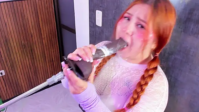 Snapshot of alana_glasses chatting on 02.14.26 alana glasses online show from 02.14.26