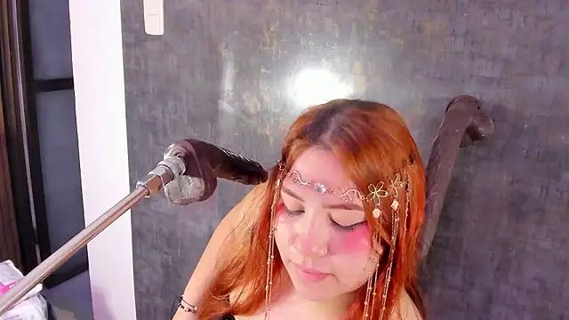 Snapshot of alana_glasses chatting on 02.18.26 alana glasses online show from 02.18.26