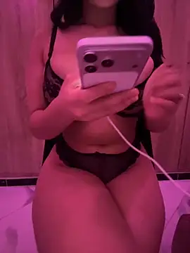 Snapshot of asile21 chatting on 10.21.25 asile21 online show from 10.21.25