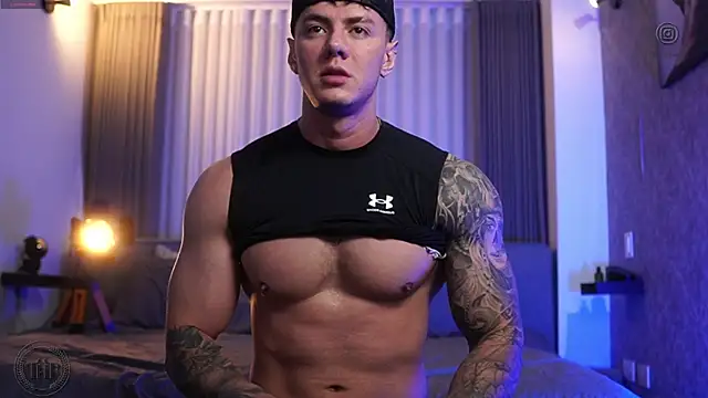 Snapshot of Thomas_Falcon chatting on 10.08.25 Thomas Falcon online show from 10.08.25