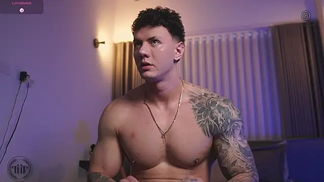 Snapshot of Thomas_Falcon chatting on 10.28.25 Thomas Falcon online show from 10.28.25