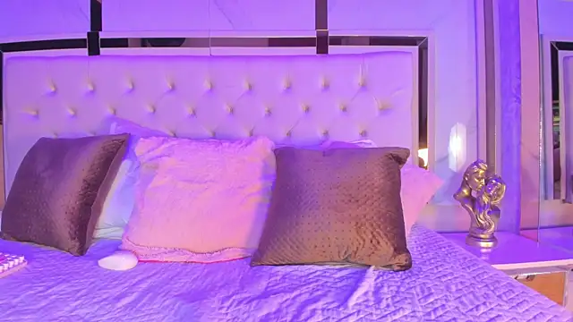 Snapshot of Cameron_Hearts chatting on 02.08.26 Cameron Hearts online show from 02.08.26