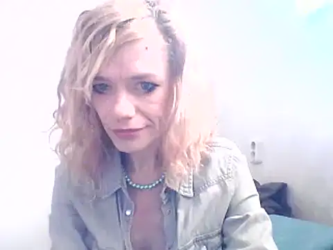 Snapshot of Czech_slut_whore-wife chatting on 09.20.25 Czech slut whore-wife online show from 09.20.25