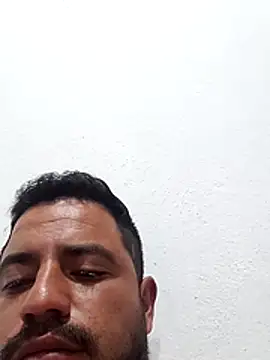 Snapshot of aalvaro98 chatting on 11.19.25 aalvaro98 online show from 11.19.25