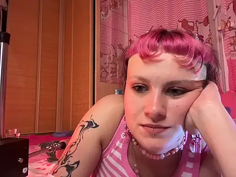 Snapshot of MystiqueRoxy chatting on 09.10.25 MystiqueRoxy online show from 09.10.25