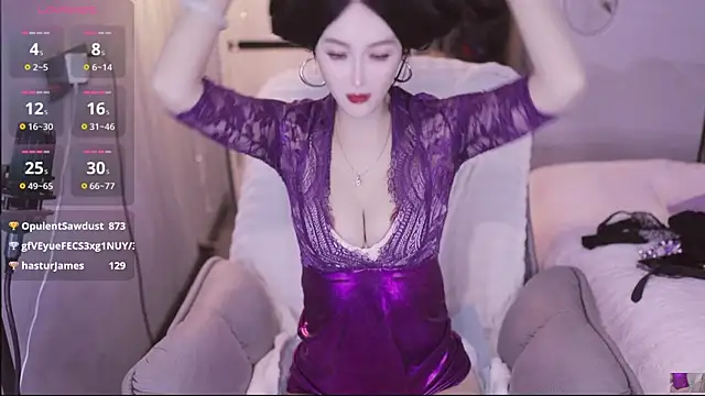 Snapshot of Oliviari- chatting on 02.22.26 Oliviari- online show from 02.22.26