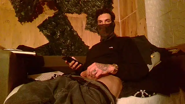 Snapshot of Sillycatfish chatting on 12.16.25 Sillycatfish online show from 12.16.25