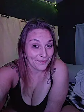 Snapshot of Crazy_cakes0301 chatting on 10.21.25 Crazy cakes0301 online show from 10.21.25