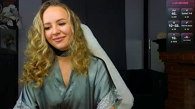 Hloya Mei online show from 09.17.25