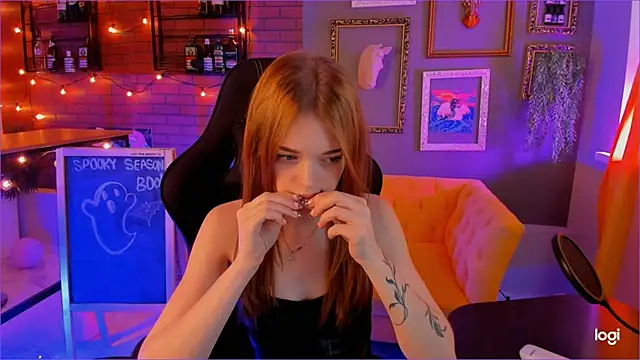 Snapshot of FlexyFox chatting on 10.08.25 FlexyFox online show from 10.08.25