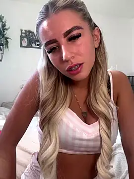 BlondeBetty online show from 09.22.25