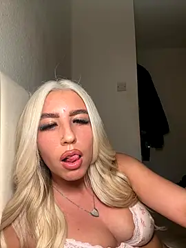 BlondeBetty online show from 12.03.25