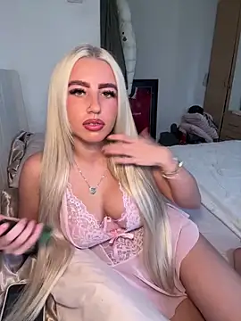 Snapshot of BlondeBetty chatting on 03.17.26 BlondeBetty online show from 03.17.26