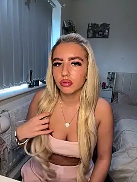 Snapshot of BlondeBetty chatting on 03.24.26 BlondeBetty online show from 03.24.26