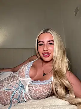 Snapshot of BlondeBetty chatting on 04.04.26 BlondeBetty online show from 04.04.26