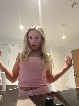 SexySaraxxoo online show from 03.31.26