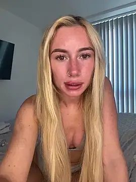 Snapshot of SexySaraxxoo chatting on 05.27.26 SexySaraxxoo online show from 05.27.26