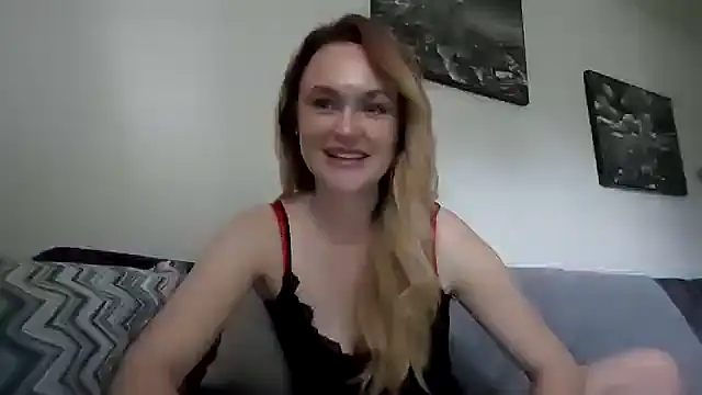 Snapshot of Rovelaa chatting on 07.07.26 Rovelaa online show from 07.07.26